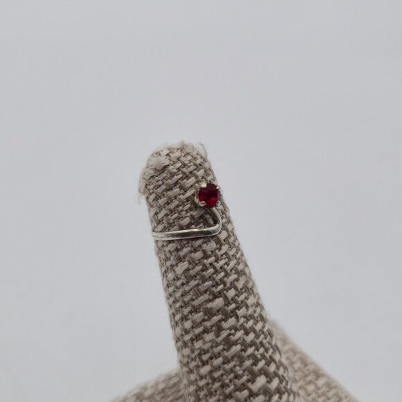 Size 3.25 Sterling Silver Dainty Red Crystal Band Ring A3934 - Picture 2 of 8